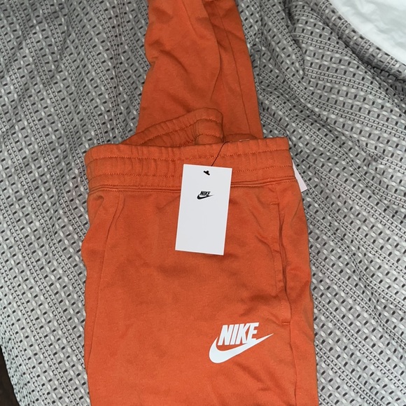 Girls Nike sweats - Picture 2 of 2